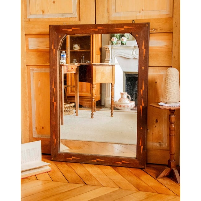 Miroir marqueté en bois foncé Georges N°1320 - Bon état Couleur bois foncé <span itemprop=