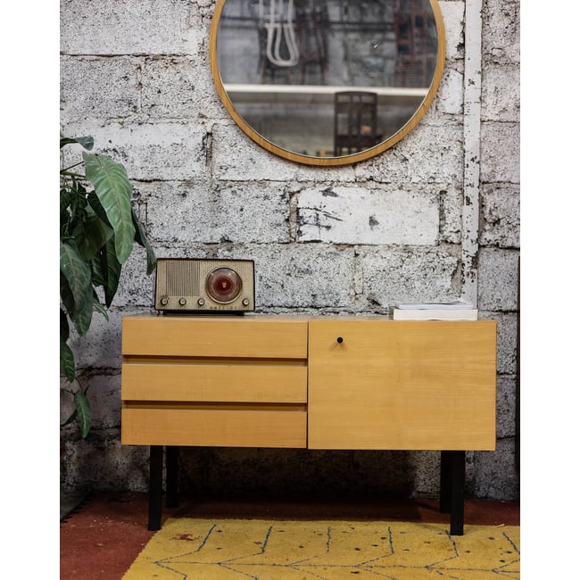 Indémodable enfilade en bois Margaret N°792 - Bon état Couleur bois clair <span itemprop=