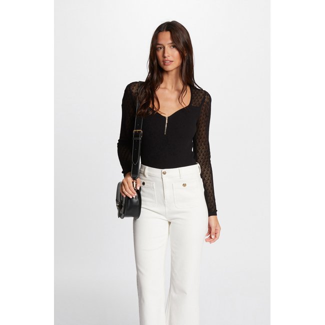 Pull manches ajourées noir <span itemprop=