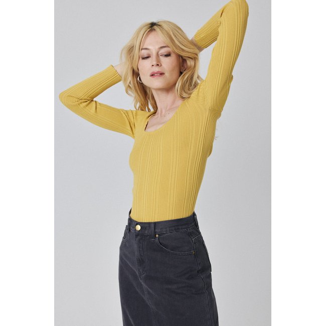 Pull en maille ajourée à la coupe près du corps et décolleté carré AURORE - ARTLOVE