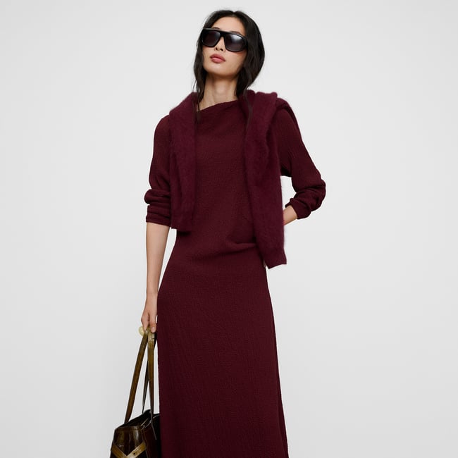 Robe ajustée bouclée à encolure bateau prune <span itemprop=