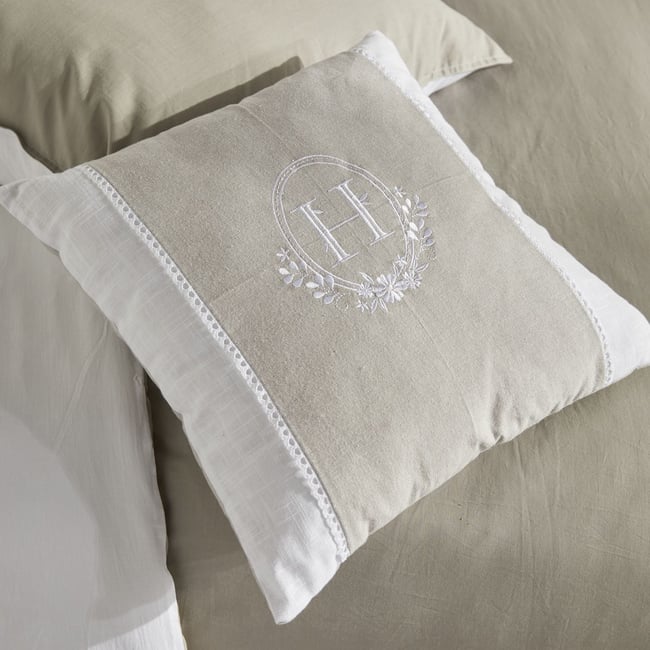coussin déhoussable brodéet dentelle coton uni CHARME beige <span itemprop=