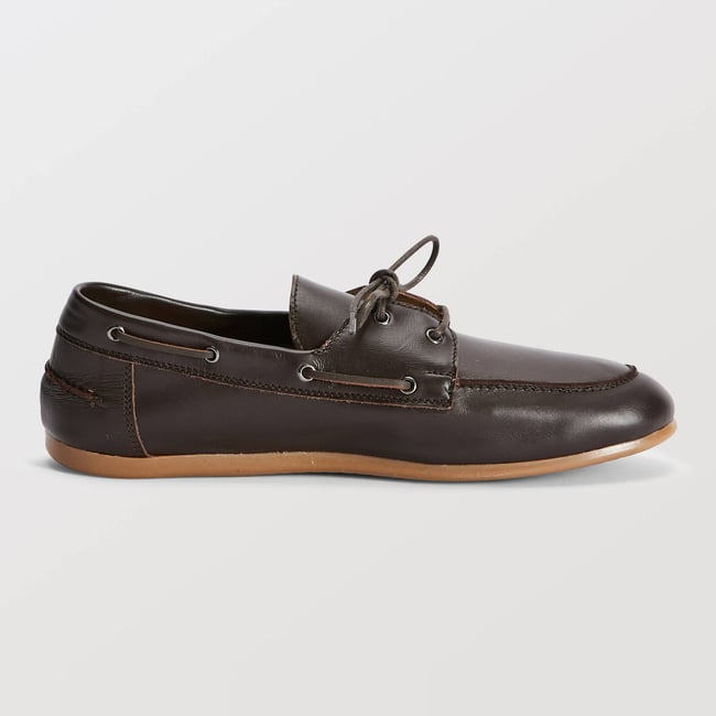 Chaussures bateau à lacets en cuir souche <span itemprop=