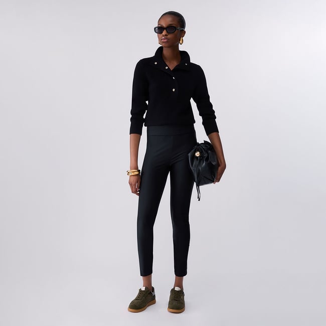 Pull à boutons noir <span itemprop=
