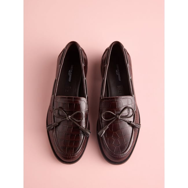 Mocassins en cuir tabitha simmons x next crocodile en relief marron chocolat <span itemprop=