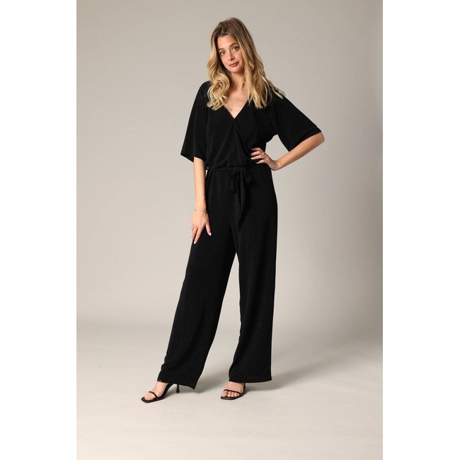 Combinaison fluide, effet cache-cœur et matière légèrement irisée
 DAISY black <span itemprop=