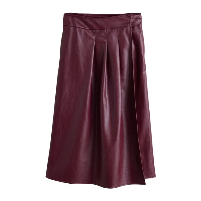 Jupe kilt mi-longue en similicuir rouge bordeaux <span itemprop=
