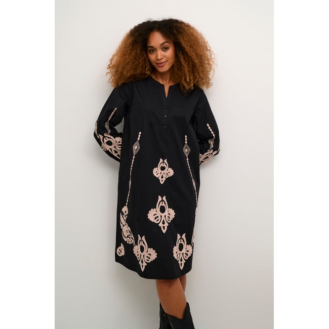 Robe noir ethnique oriental black offwhite <span itemprop=
