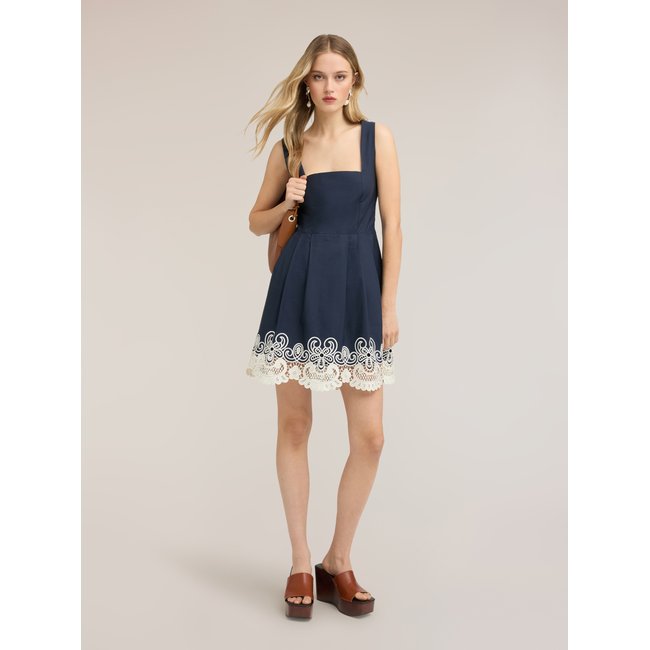 Robe évasée avec broderie anglaise bleu <span itemprop=