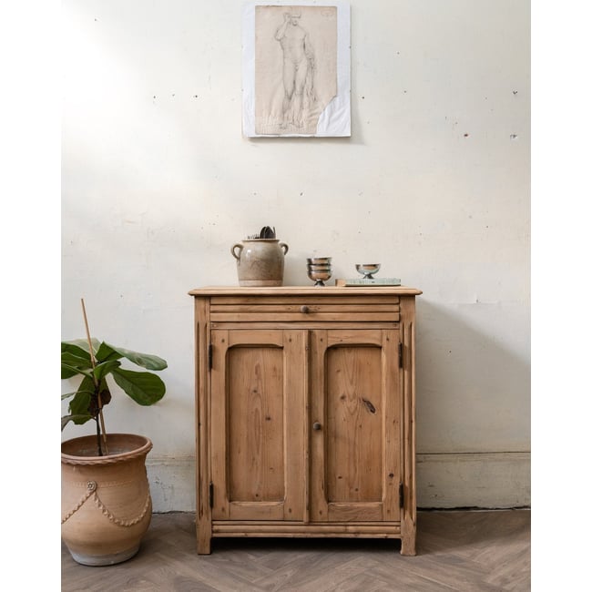 Buffet en bois Gilbert N°1929 - Bon état Couleur bois clair <span itemprop=