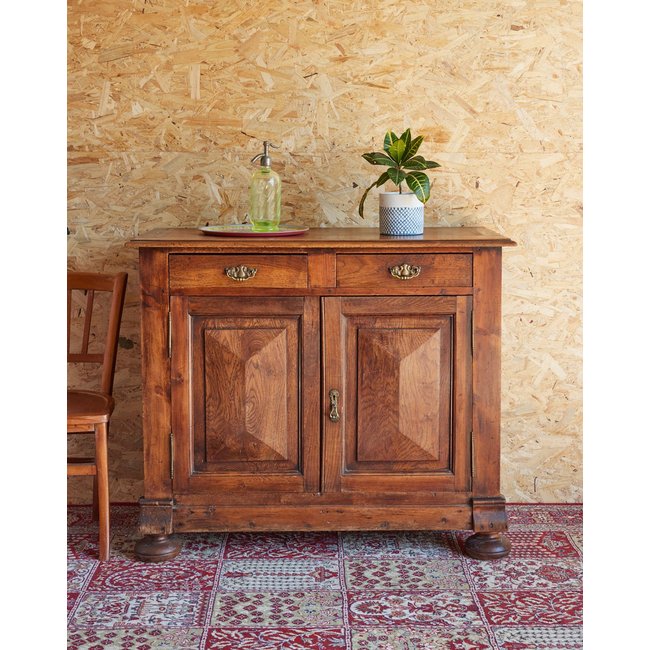 Buffet en bois Gilbert N°1554 - Bon état Couleur bois foncé <span itemprop=