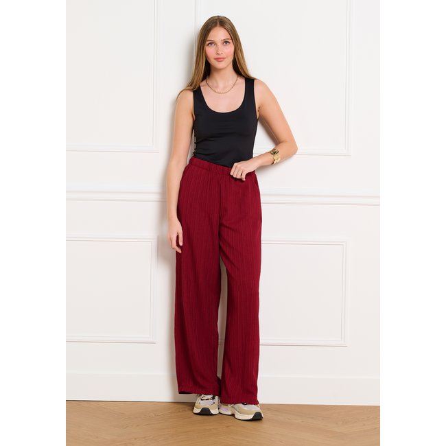 Pantalon texturé fluide rouge <span itemprop=