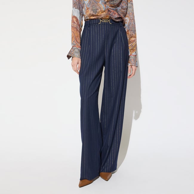 Pantalon palazzo à fines rayures et boucle ceinture bleu nuit <span itemprop=