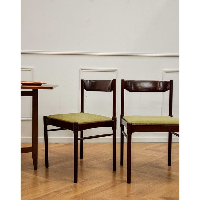 Paire de chaises en teck Alma N°403 - Bon état Couleur bois <span itemprop=