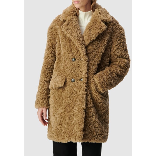 Manteau à poils longs marron <span itemprop=