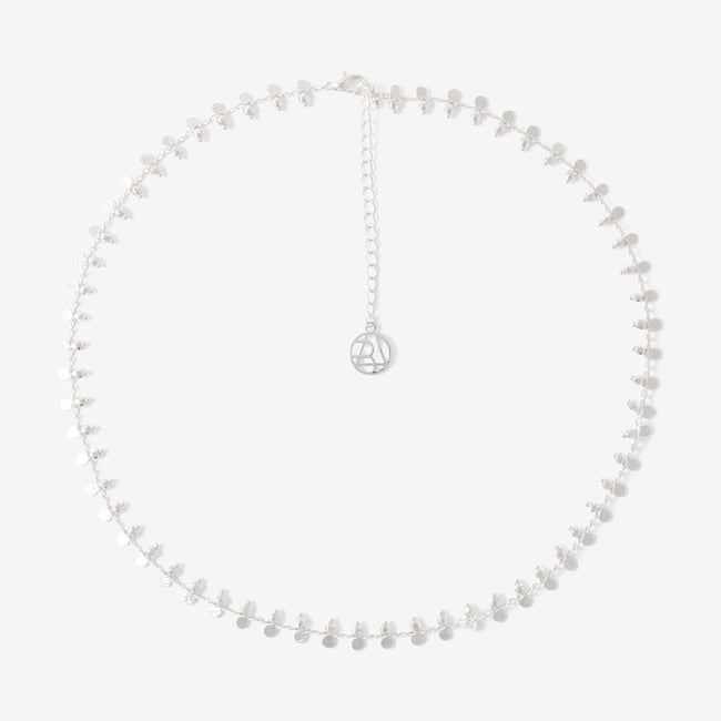 Collier à pampilles et perles facettées argentées argenté <span itemprop=
