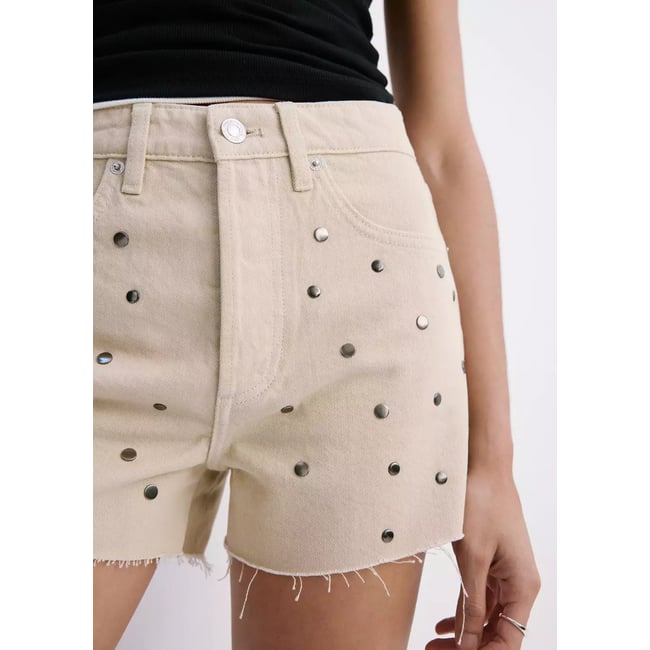 Short en jean à clous sable <span itemprop=