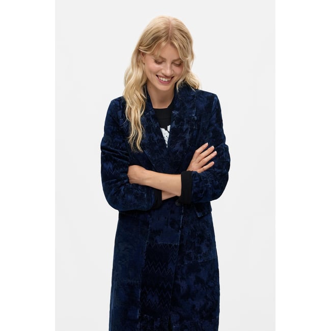 Manteau droit jacquard bleu <span itemprop=