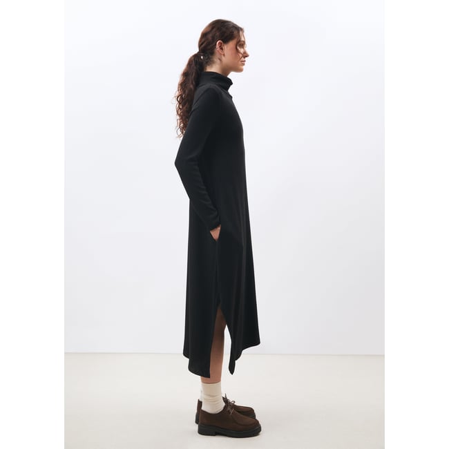 Robe midi asymétrique en maille côtelée manches longues noir <span itemprop=