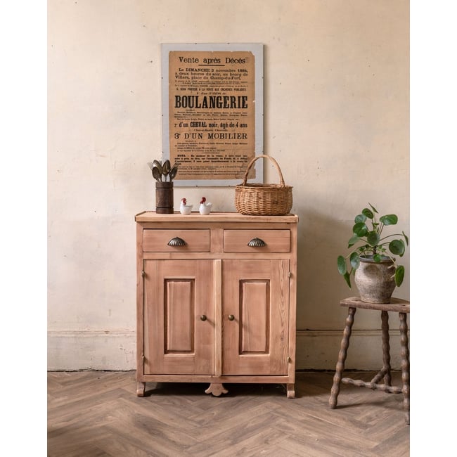 Petit buffet en bois Gilbert N°1746 - Bon état Couleur bois clair <span itemprop=