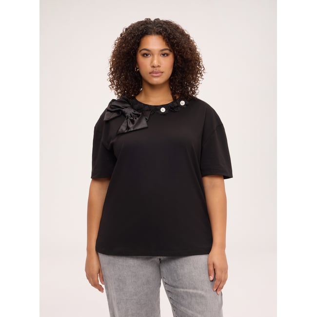 T-shirt à appliqués floraux et nœud noir <span itemprop=