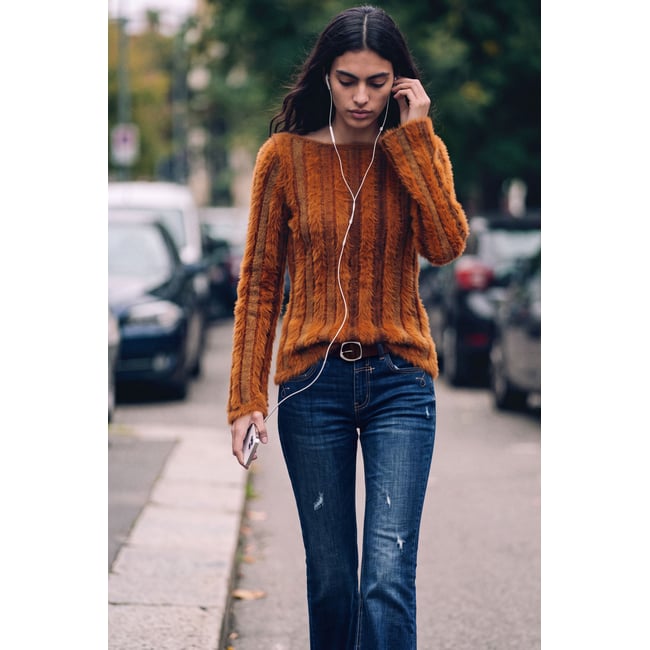 Pull côtelé avec poils marron <span itemprop=