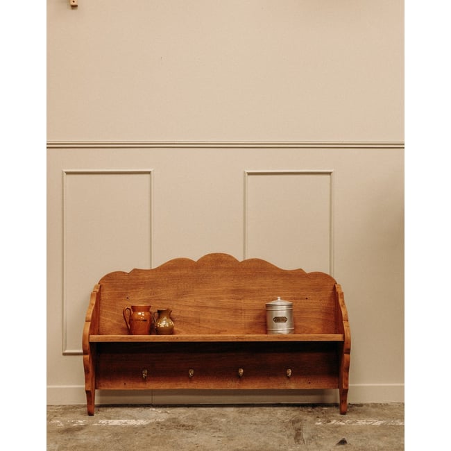 Étagère murale à patères Gaëlle N°1450 - Bon état Couleur bois foncé <span itemprop=