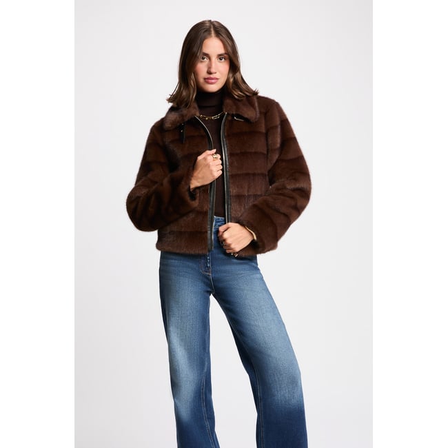 Manteau court marron <span itemprop=