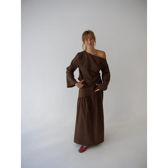 Top asymétrique petits carreaux ALIA marron <span itemprop=