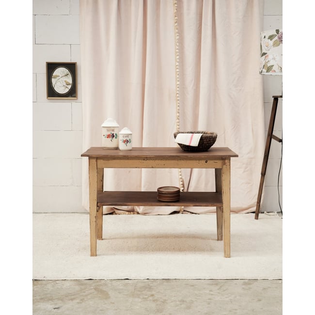 Table d'appoint en bois patiné Francine N°1569 - Bon état Couleur bois clair <span itemprop=