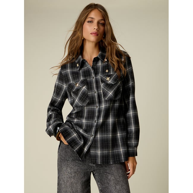 Chemise avec pins bijou noir <span itemprop=