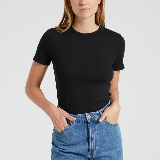 Camiseta L'iconique, cuello redondo, punto cocotte negro <span itemprop=