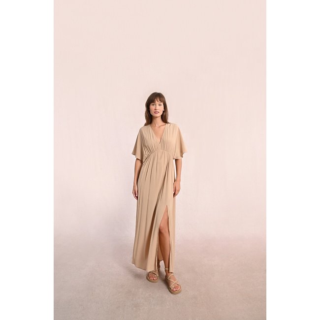 Langes Kleid mit kurzen Ärmeln und tiefem V-Ausschnitt beige <span itemprop=