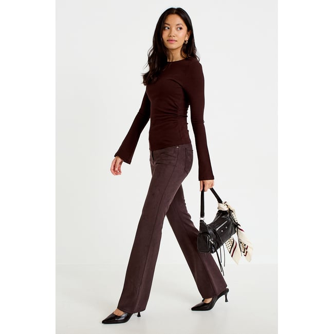 Pantalon bootcut aspect daim marron foncé <span itemprop=