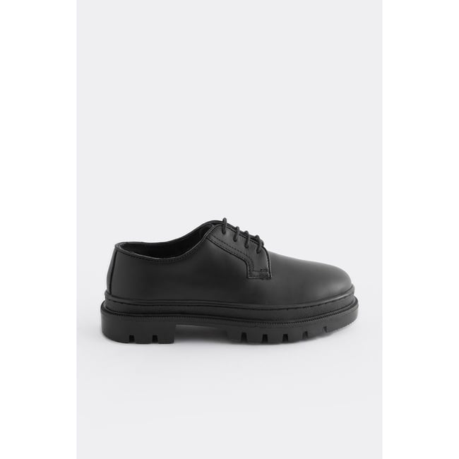 Chaussures à lacets coupe classique noir <span itemprop=