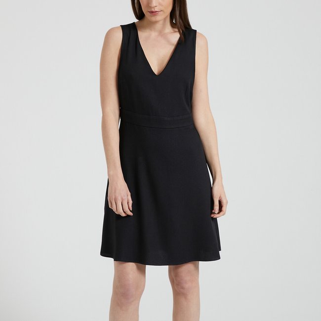 Vestido corto, espalda de encaje negro <span itemprop=