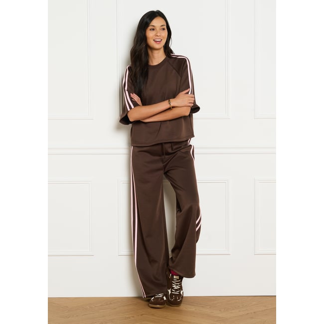 T-shirt sportswear à bandes brun fonce chocolate <span itemprop=