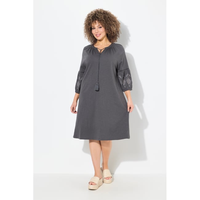 Robe en jersey avec broderies. Col tunisien - ULLA POPKEN