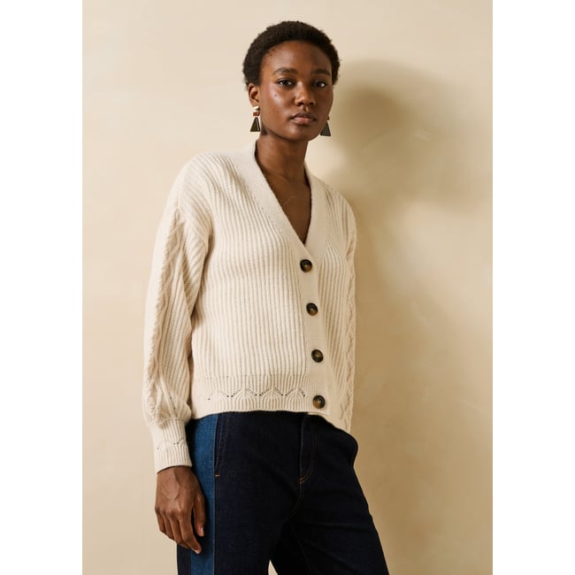 Gilet court manches longues col v ecru <span itemprop=