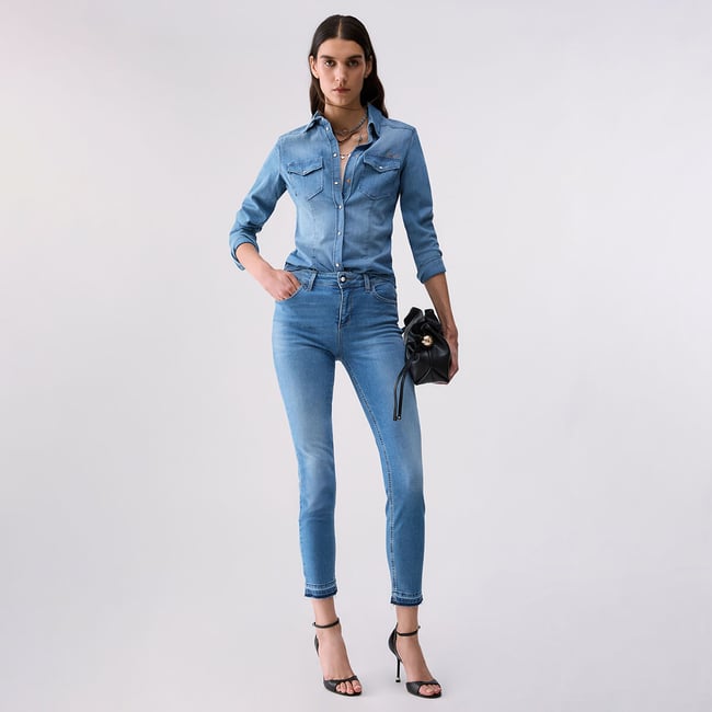 Chemise en toile denim avec broderie denim bleu <span itemprop=
