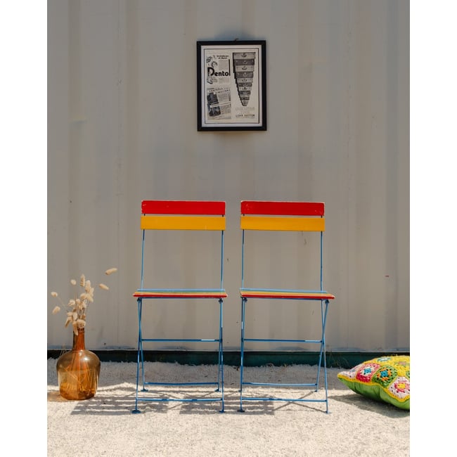 Paire de chaises colorées en métal Alma N°1662 - Bon état Couleur rouge <span itemprop=