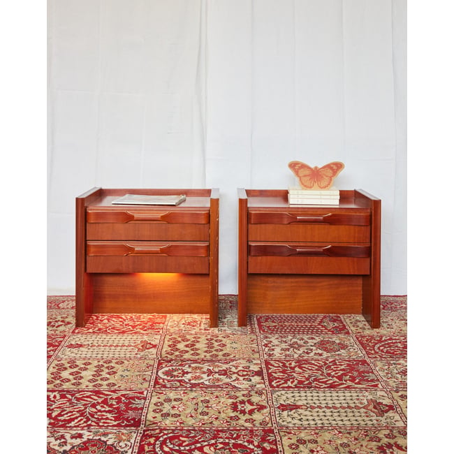 Paire de chevets rétroéclairés Maïa N°1535 - Bon état Couleur bois foncé <span itemprop=