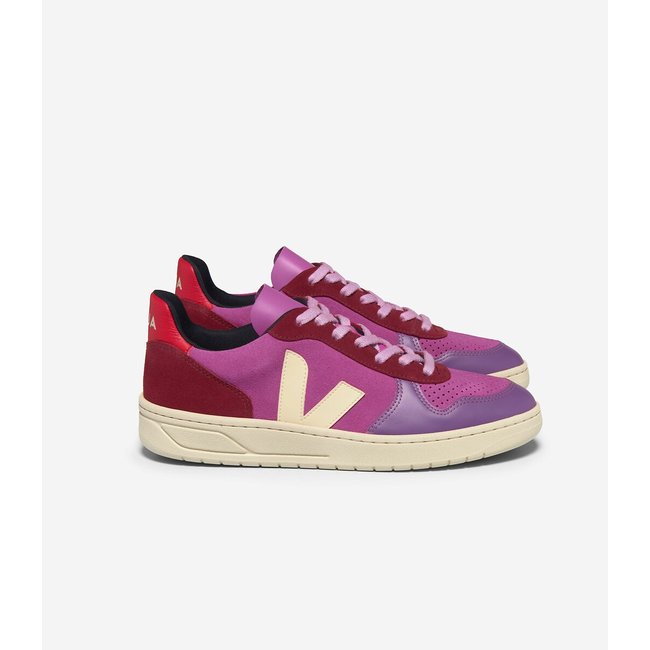 V 10 Suede Trainers