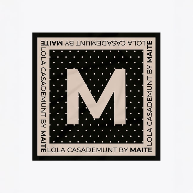 Foulard carré en satin à pois noir <span itemprop=