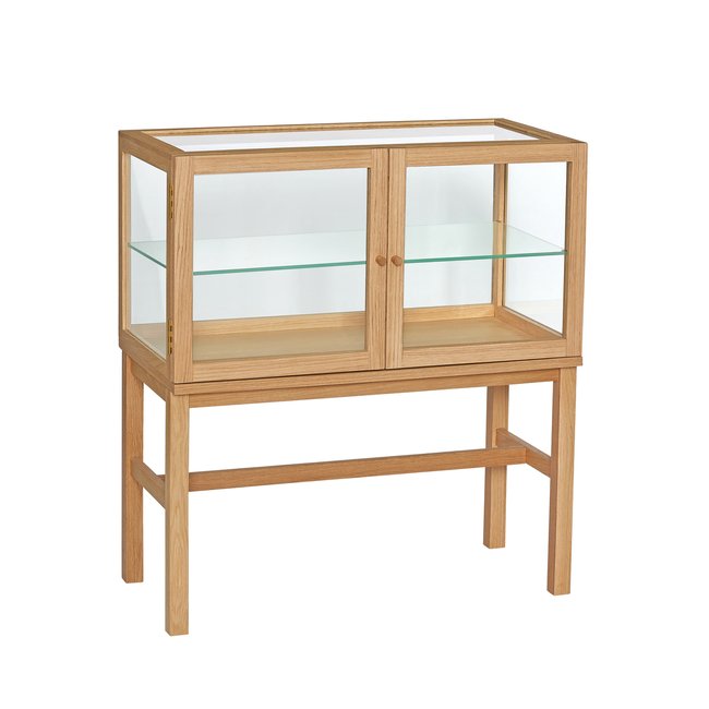 Vitrine en verre, placage de chêne et bois de chêne POETIC. Couleur naturel <span itemprop=