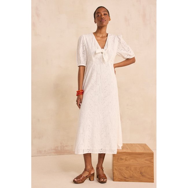 Robe droite brodée en coton LAURENE blanc <span itemprop=