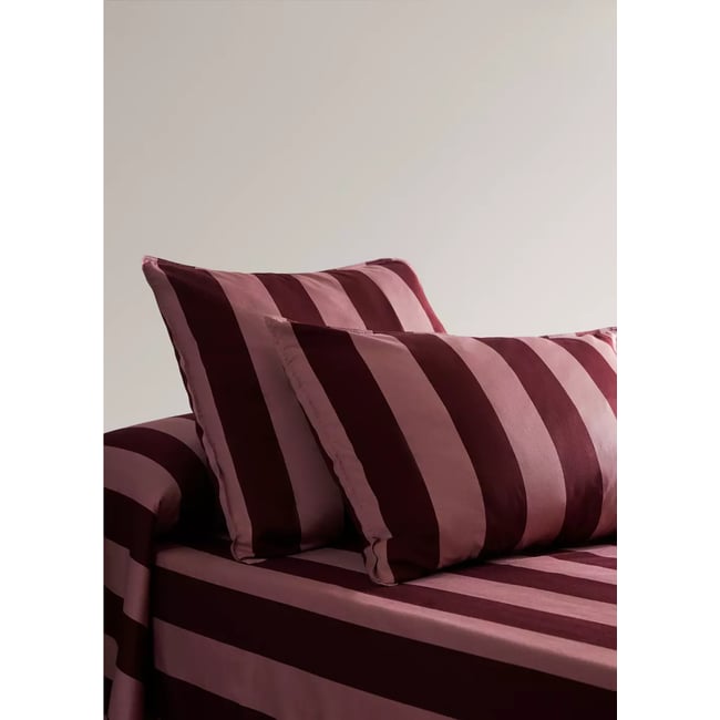 Taie doreiller nikon grenat <span itemprop=