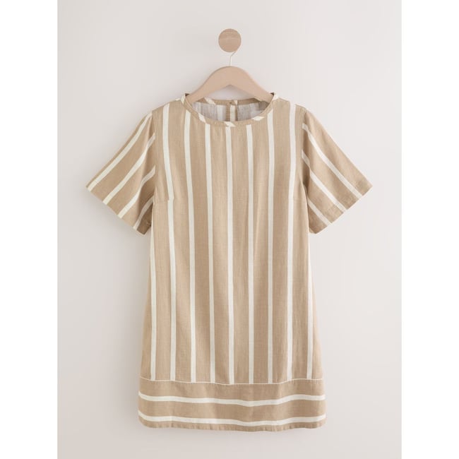 Robe t-shirt courte en lin à dos boutonné marron/rayures blanches <span itemprop=