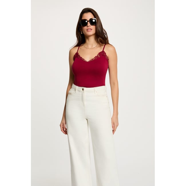 Caraco col v dentelle bordeaux <span itemprop=