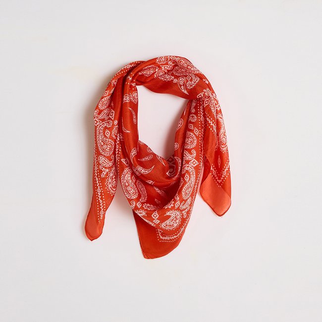 Foulard carré en soie orange <span itemprop=